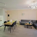Lägenhet Miku - Captivating 3 Bedroom At Olympic *