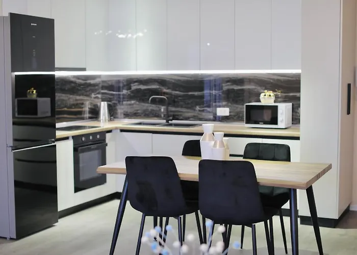 Miku - Captivating 3 Bedroom At Olympic *