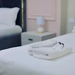 Miku - Captivating 3 Bedroom At Olympic Apartment *
