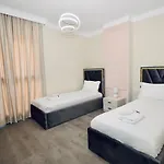 Miku - Captivating 3 Bedroom At Olympic Apartment