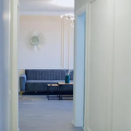 Miku - Captivating 3 Bedroom At Olympic