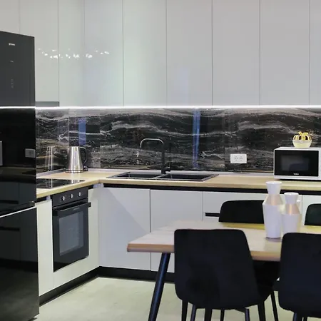 Miku - Captivating 3 Bedroom At Olympic