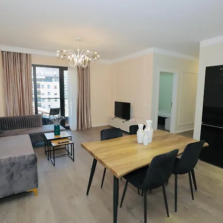 Miku - Captivating 3 Bedroom At Olympic Apartment
