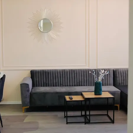 Miku - Captivating 3 Bedroom At Olympic Apartmán Tirana