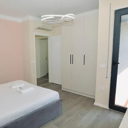 Miku - Captivating 3 Bedroom At Olympic Apartment *