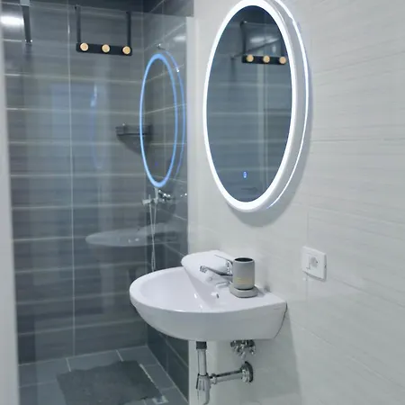 Miku - Captivating 3 Bedroom At Olympic Apartmán Tirana