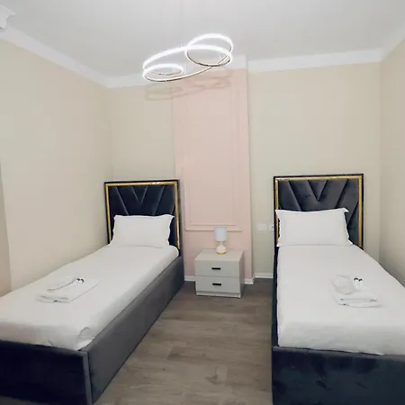 Miku - Captivating 3 Bedroom At Olympic ティラナ