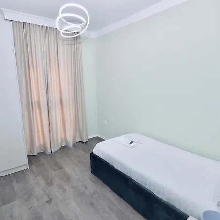 Miku - Captivating 3 Bedroom At Olympic Apartment