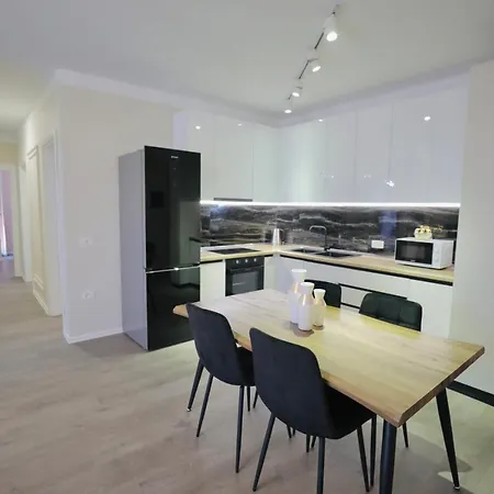 Miku - Captivating 3 Bedroom At Olympic *