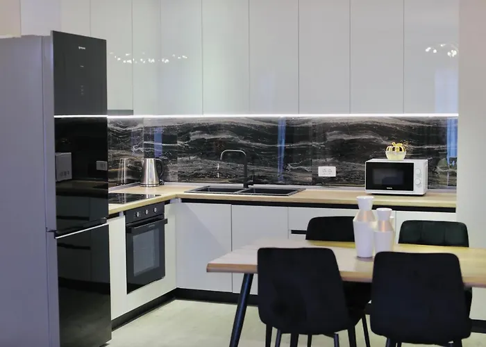 Miku - Captivating 3 Bedroom At Olympic