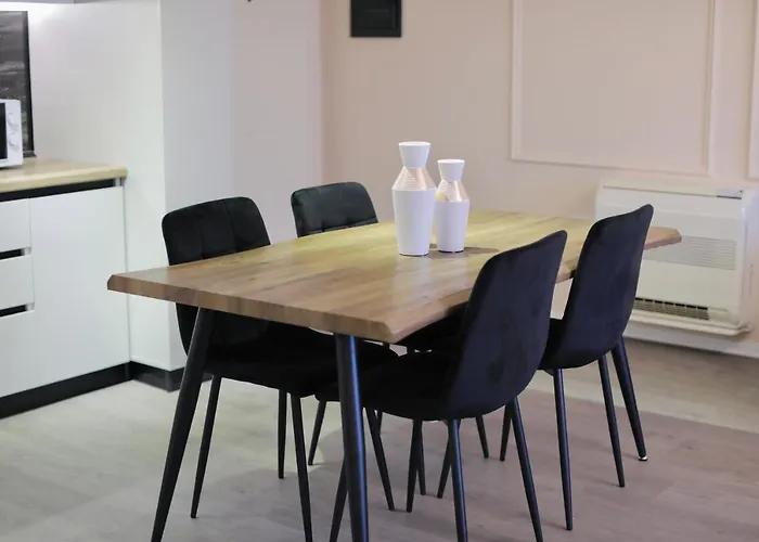 Miku - Captivating 3 Bedroom At Olympic * ティラナ