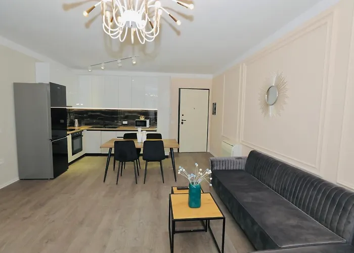 Miku - Captivating 3 Bedroom At Olympic ティラナ