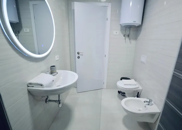 Miku - Captivating 3 Bedroom At Olympic * ティラナ