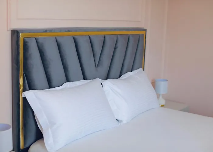 アパート Miku - Captivating 3 Bedroom At Olympic ティラナ