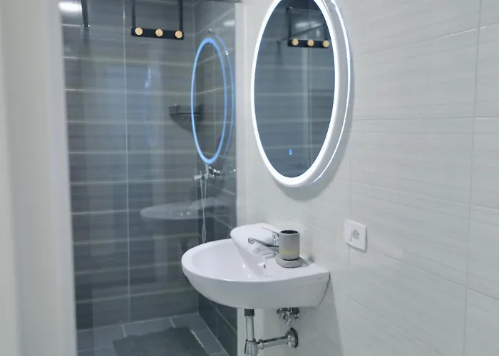 Miku - Captivating 3 Bedroom At Olympic アパート ティラナ