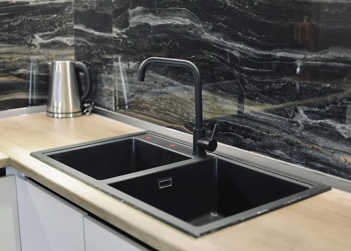 Miku - Captivating 3 Bedroom At Olympic ティラナ