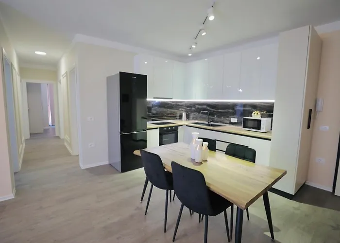 Miku - Captivating 3 Bedroom At Olympic *