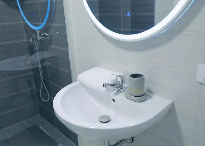 Miku - Captivating 3 Bedroom At Olympic * 티라나