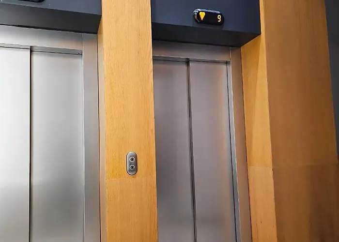 Miku - Captivating 3 Bedroom At Olympic アパート ティラナ